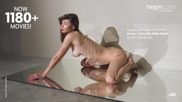 Captura de tela #7 do filme Anna L. Ensaio fotográfico com um vibrador enorme e louco