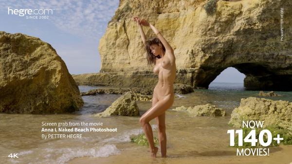 Screenshot #6 dal film Servizio fotografico di Anna L Naked Beach