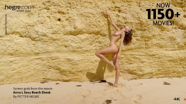 Schermopname #3 uit de film Anna L Sexy strandfotoshoot