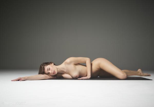 Kuva #4 galleriasta Anna L Nude-riipus