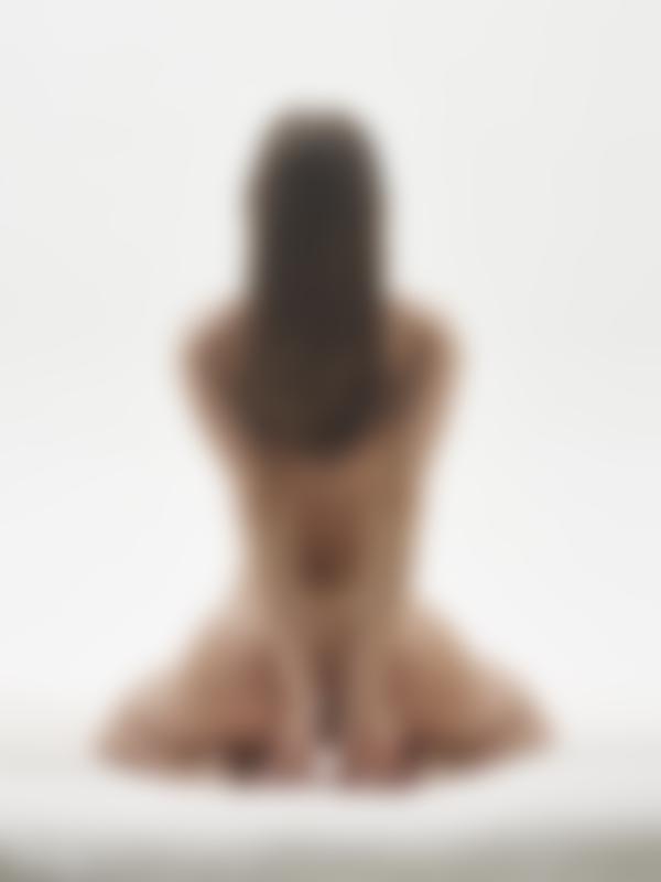 Image #8 from the gallery Anna L white nudes